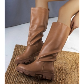 Hnědé zateplené kozačky značky Romelio hnědý 1