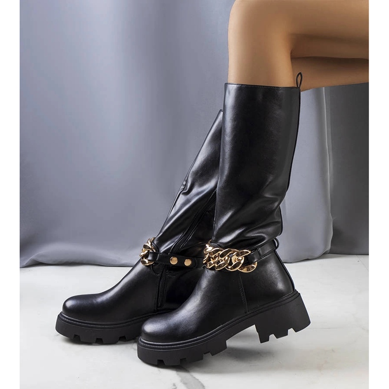 Černé zateplené kozačky značky Cortino černá 1