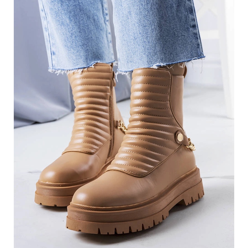 Béžové zateplené kozačky s řetízkem Pareda béžový 1