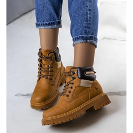 Hnědé zateplené kozačky značky Nadel hnědý 1