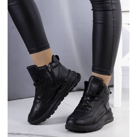 Černé zateplené tenisky značky Tasma černá 1