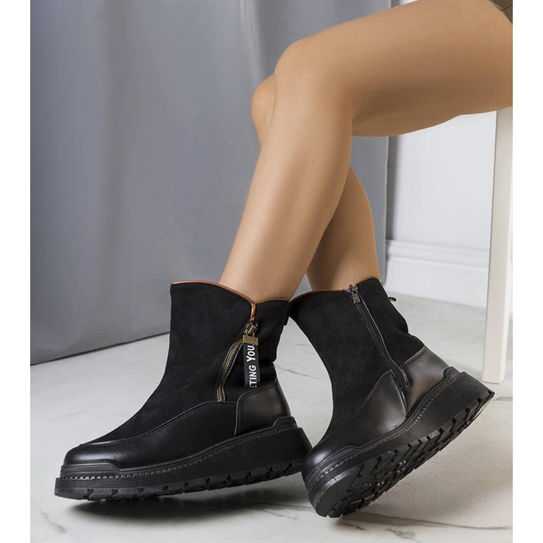 Černé zateplené kozačky na platformě Niklas černá 1