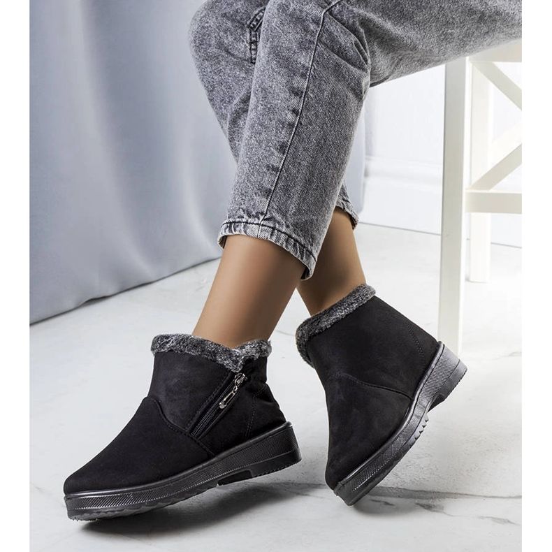 Černé zateplené sněhule s kožíškem od Wren černá 1