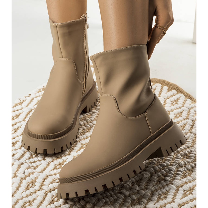 Bazalkově hnědé zateplené kozačky hnědý 1 Bazalkově hnědé zateplené kozačky hnědý 1