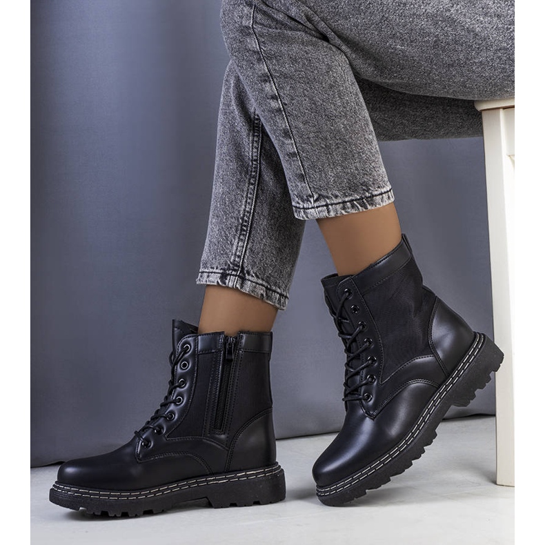 Černé zateplené kozačky od Krylo černá 1