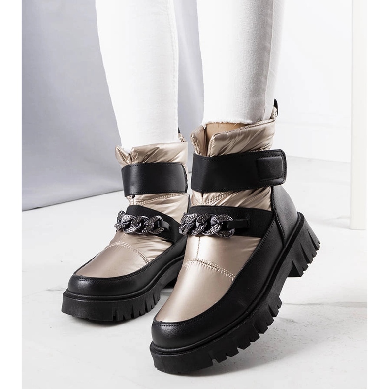 Sněhule Ephraim se zlatým řetízkem černá 1