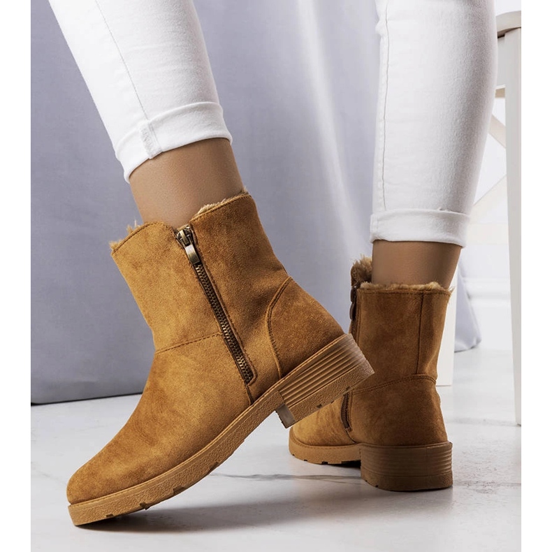 Hnědé zateplené kozačky Salona hnědý 1