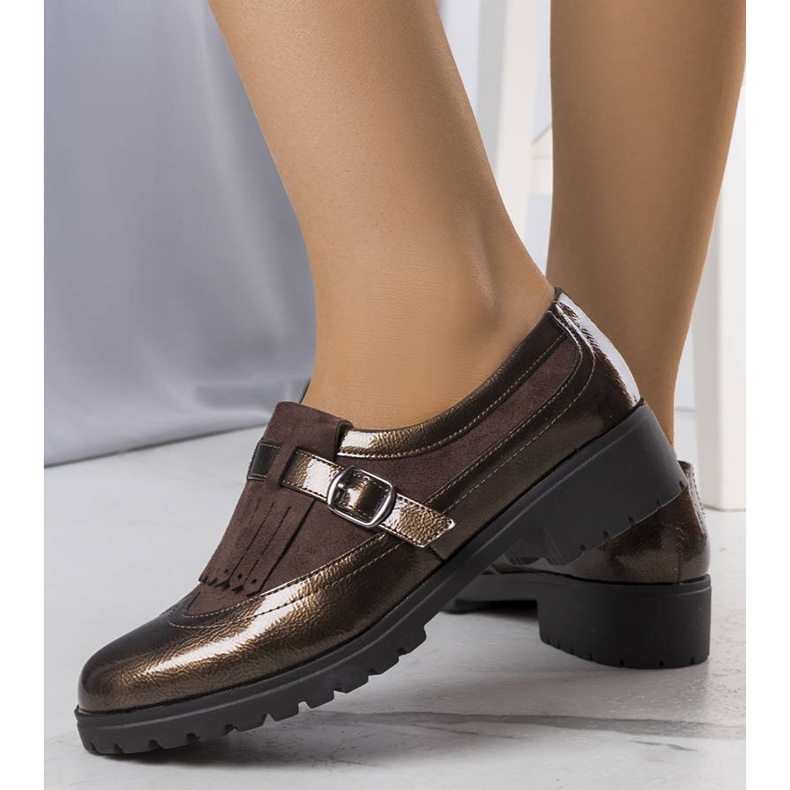 PA1 Hnědé lakované boty značky Eliers hnědý 1