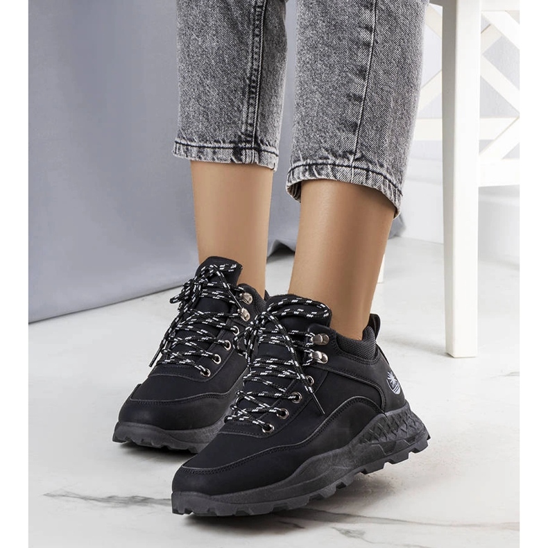 Dámské černé zateplené kozačky značky Durani černá 1