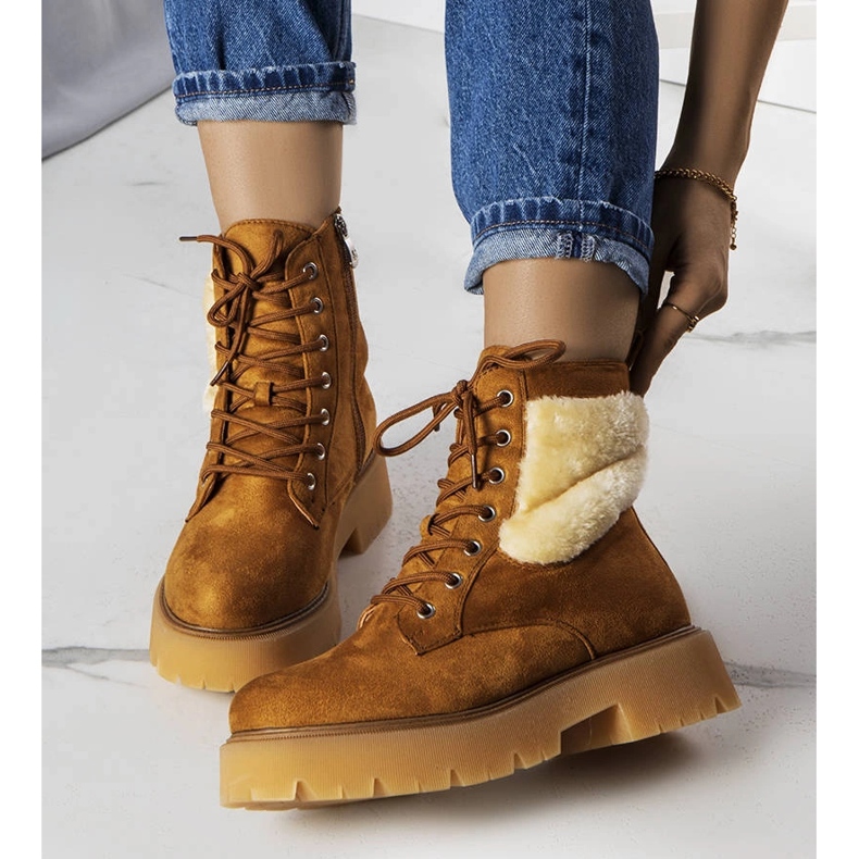 Hnědé zateplené kozačky s kožíškem od Bernaru hnědý 1