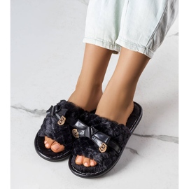 Černé pantofle s mašlí od Petra černá 1