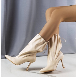 Béžové kozačky na vysokém podpatku značky Annalise béžový 1 Béžové kozačky na vysokém podpatku značky Annalise béžový 1