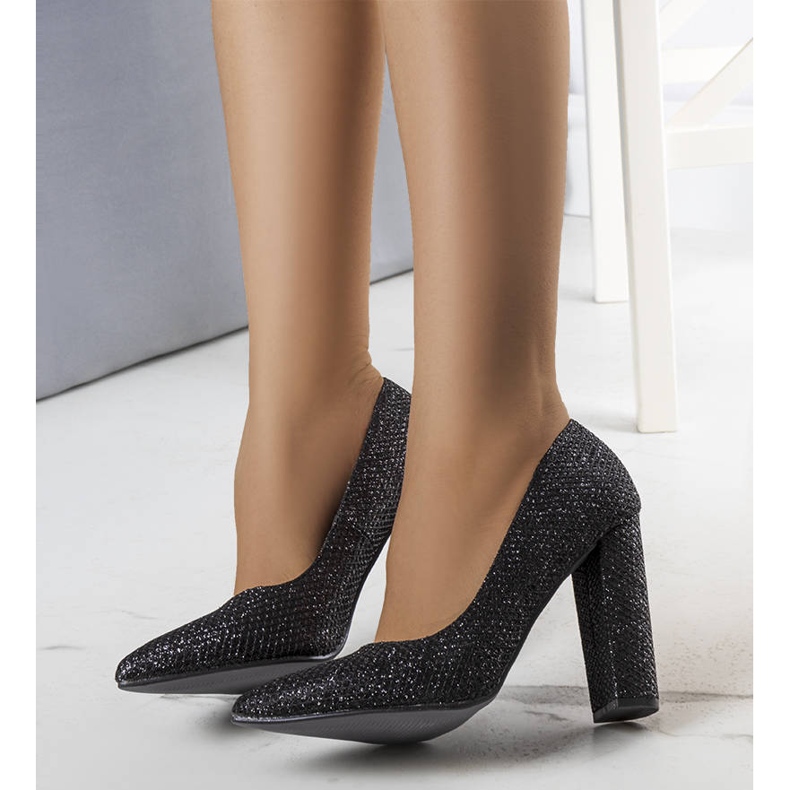 BM Černé brokátové lodičky na podpatku od Belle černá 1