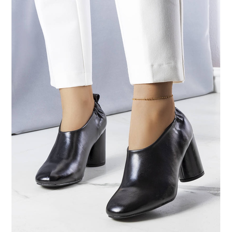 PA1 Černé kotníkové boty značky Tadeo černá 1