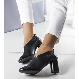 PA1 Černé kotníkové boty značky Tadeo černá 2