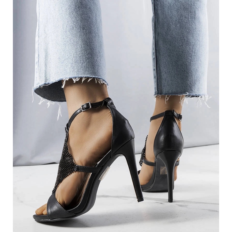 Černé elegantní sandály na vysokém podpatku značky Caleb černá 1