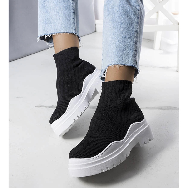 Černé ponožkové boty Cali s bílou podrážkou černá 1