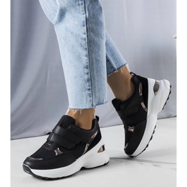 Černé tenisky na masivní podrážce Elsie černá 1 Černé tenisky na masivní podrážce Elsie černá 1