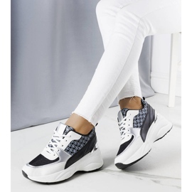 Černé tenisky zdobené monogramem Lora černý 1