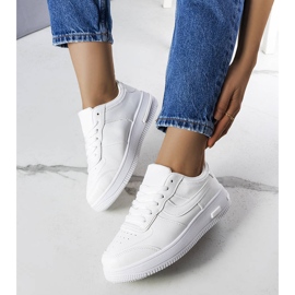 BM Bílé tenisky na silné podrážce od Kim bílý 1