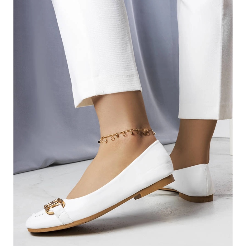 Bílé balerínky se zlatým zdobením Iris bílý 1