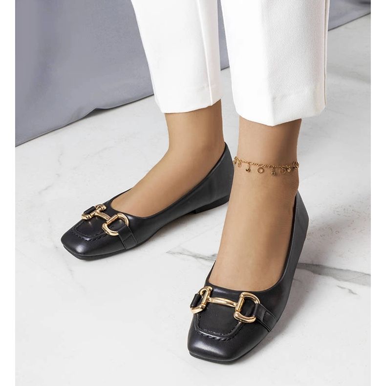 Černé balerínky se zlatým zdobením od Iris černá 1