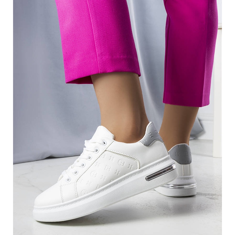 Bílé tenisky s vysokou podrážkou od Tasha bílý 1