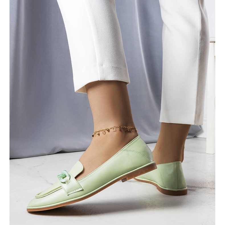 Zelené mokasíny Bobbie zdobené řetízkem zelená 1