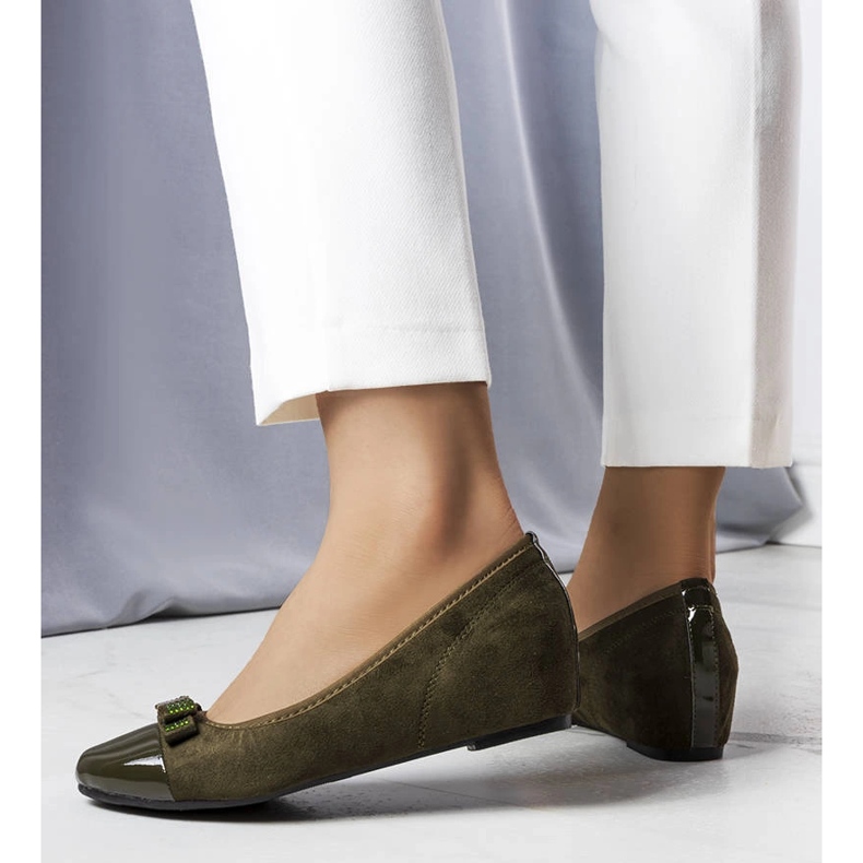 Zelené baleríny s vnitřním klínem od Cailot zelená 1