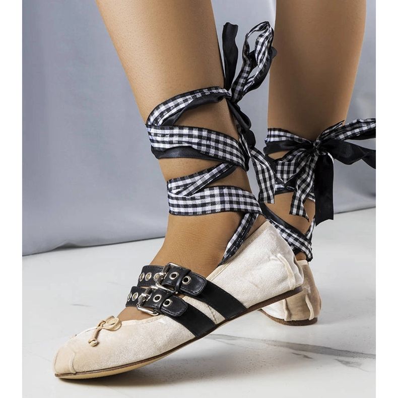 Béžové baleríny se zapínáním na Boutot sponu béžový 1