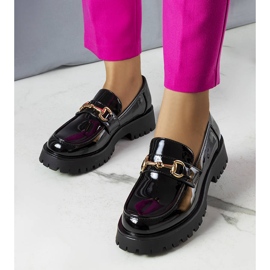 Černé lakované boty značky Simard černý 1