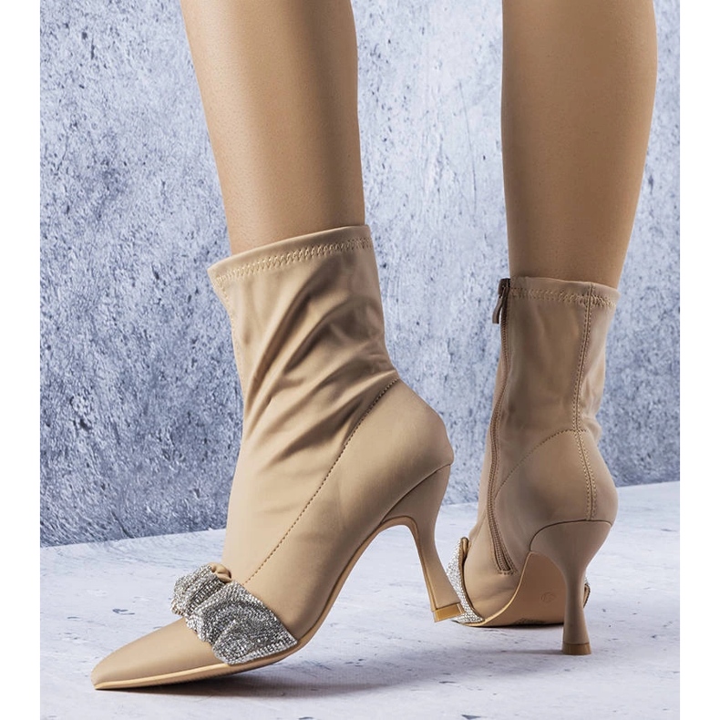 Béžové kozačky zdobené kamínky od Caisse béžový 1