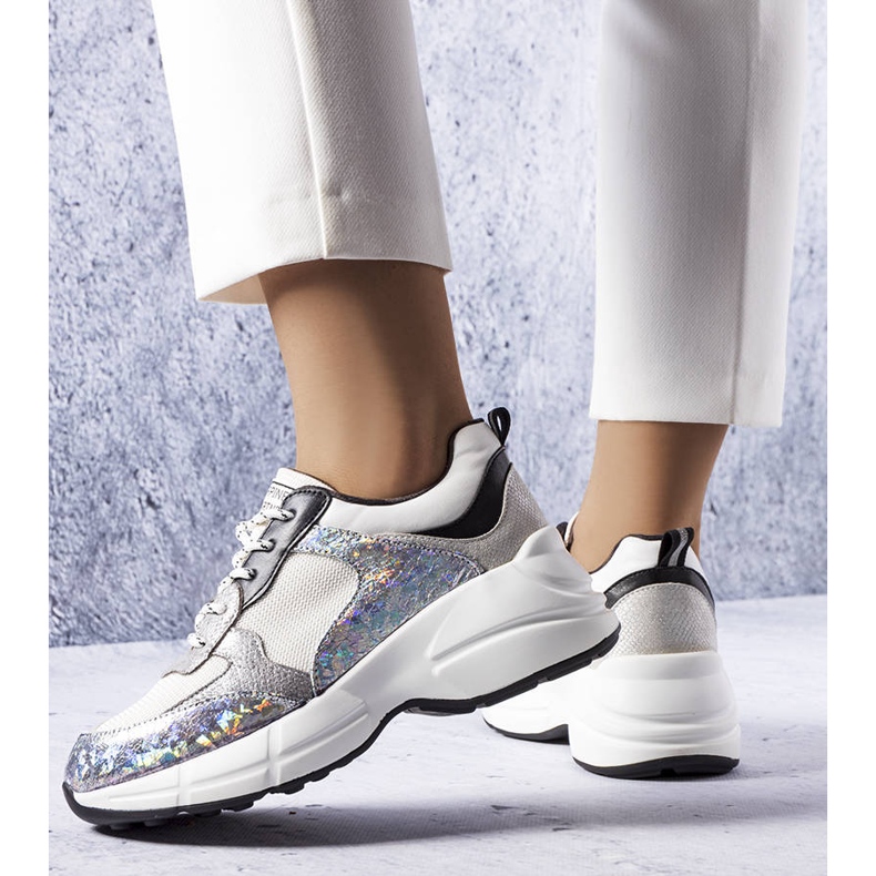 Stříbrné tenisky s metalickými vsadkami od Béri stříbrný 1