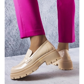 Béžové lakované lodičky od Phaneuf béžový 1