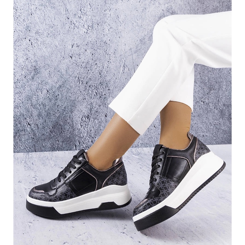 Černé tenisky zdobené monogramem Grandbois černá 1