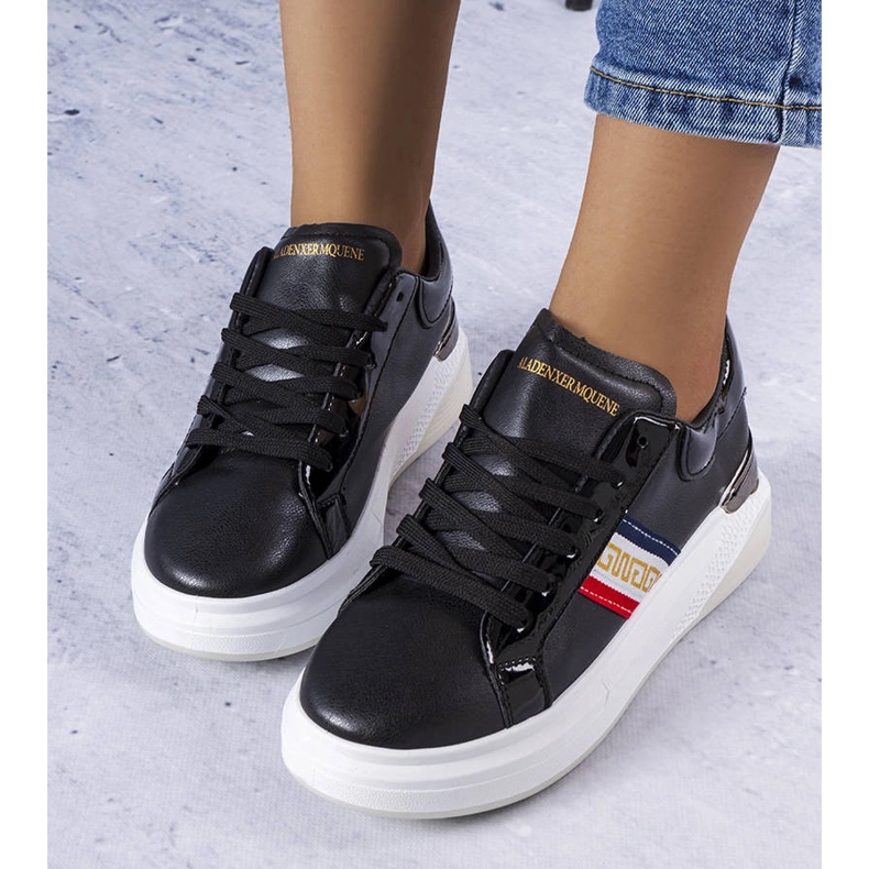 Černé boty s lakovanými vsadkami od Annot černá 1