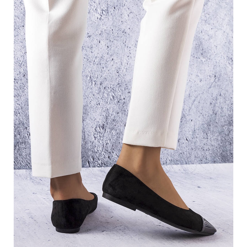 Černé lakované balerínky od Thibault černá 1