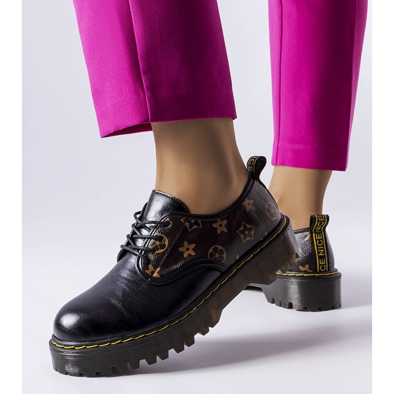 Černé kozačky Eugenia s hnědými vsadkami černá 1