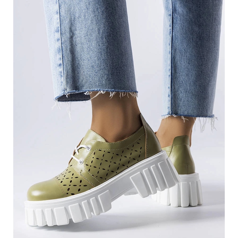 Zelené prolamované masivní boty značky Camus zelená 1