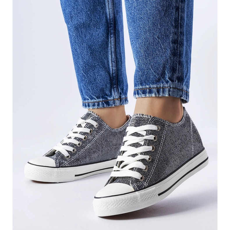 Černé brokátové tenisky na klínku z Kréty černá 1