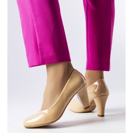 BM Béžové lakované lodičky od Burkett béžový 1