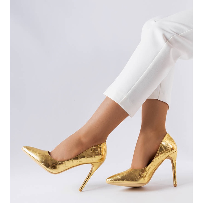 Zlaté jehlice zdobené Raison ražbou zlatý 1 Zlaté jehlice zdobené Raison ražbou zlatý 1