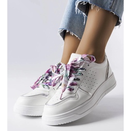 Bílé tenisky převázané stuhou Pryor bílý 1 Bílé tenisky převázané stuhou Pryor bílý 1