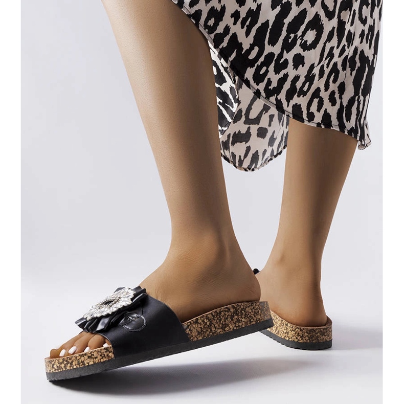 Černé skluzavky s korkovou podrážkou od Roye černá 1