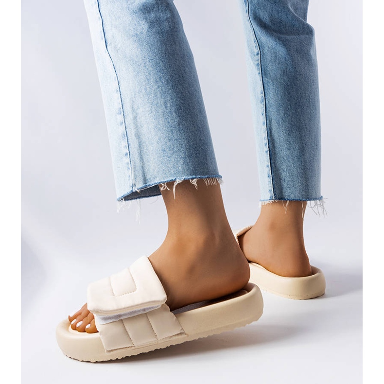 BM Béžové pantofle na suchý zip od Aleronu béžový 1