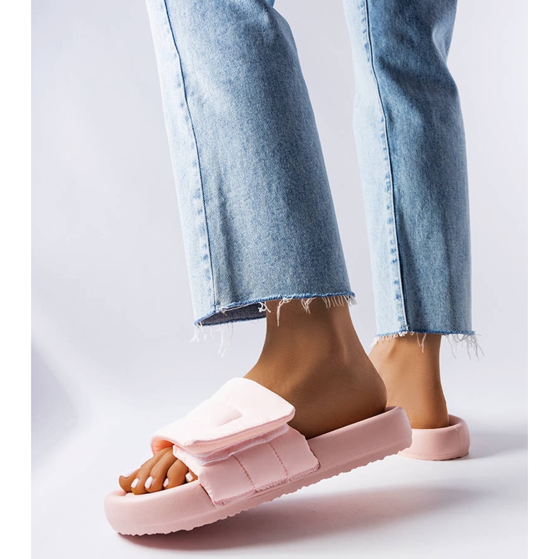 BM Růžové pantofle na suchý zip od Aleronu růžový 1