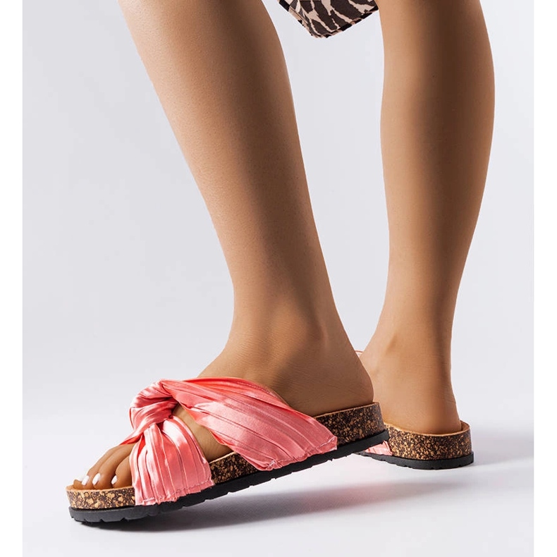 Růžové pantofle zdobené látkou Fresne růžový 1