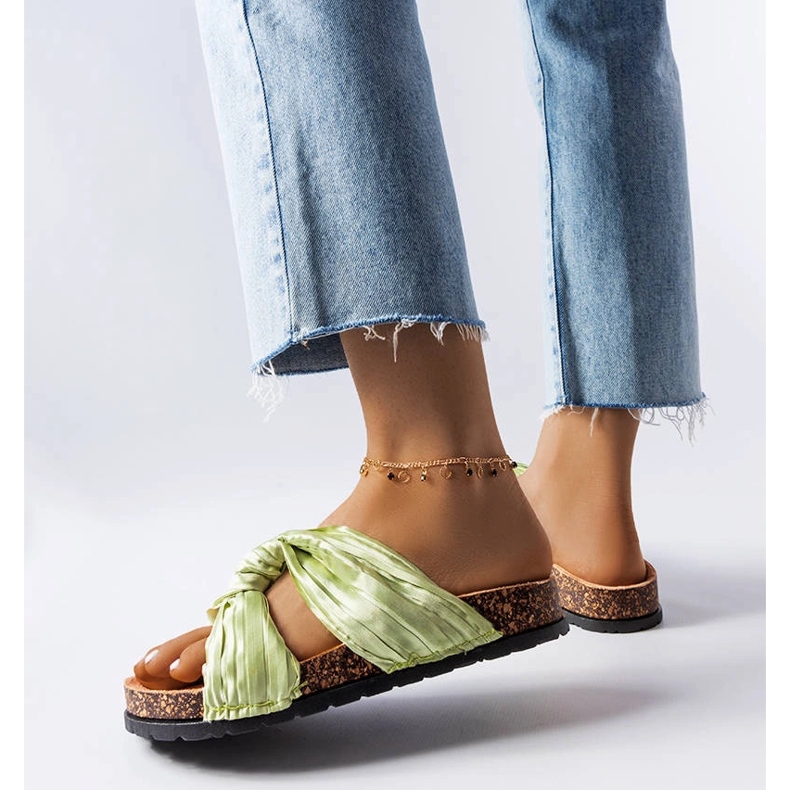 Zelené pantofle zdobené látkou Fresne zelená 1