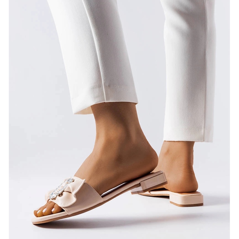 Béžové elegantní pantofle s kamínky od Fifi béžový 1