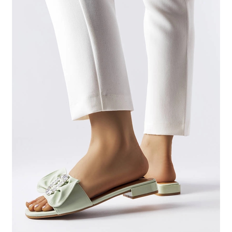 Zelené elegantní pantofle s kamínky od Fifi zelená 1